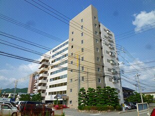 マンション山本弐番館の物件外観写真